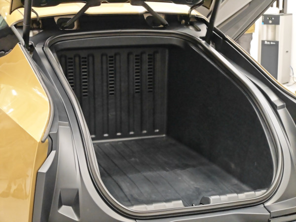 【率先睇】Tesla Cybercab 香港 9．9 首展！無軚盤無腳掣 Robotaxi 真車登場 6 大必睇位