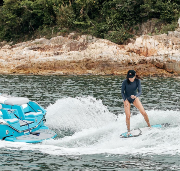 Wakesurfing HK Wakesurf（圖片來源︰IG@wakesurfinghk）