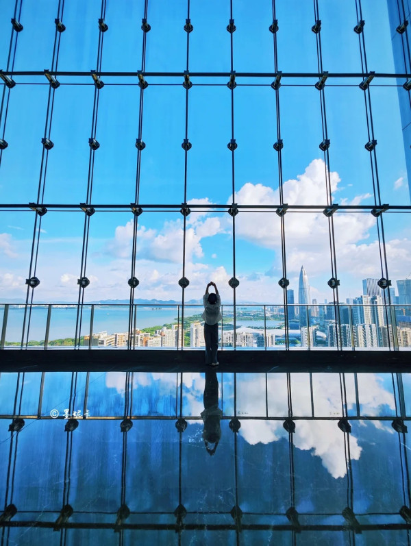 深圳南山區天空之鏡免費打卡!36樓高層觀景台 全景落地窗俯瞰城市景色