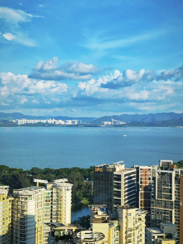 深圳南山區天空之鏡免費打卡!36樓高層觀景台 全景落地窗俯瞰城市景色