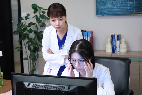 死有对证剧情｜第1集预告新任女法医强迫症发作！垃圾站撕裂人肉尸块案惊现“佳权饭店”人肉外卖？