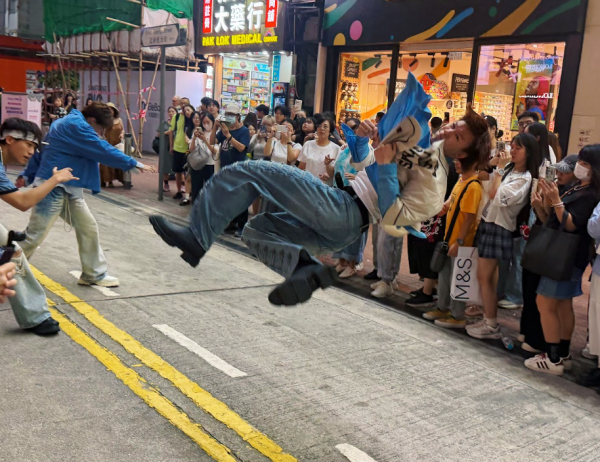 ZPOT快閃尖沙咀銅鑼灣旺角宣傳新歌《BANG》!聯同11位女銀髮族舞團街頭熱舞