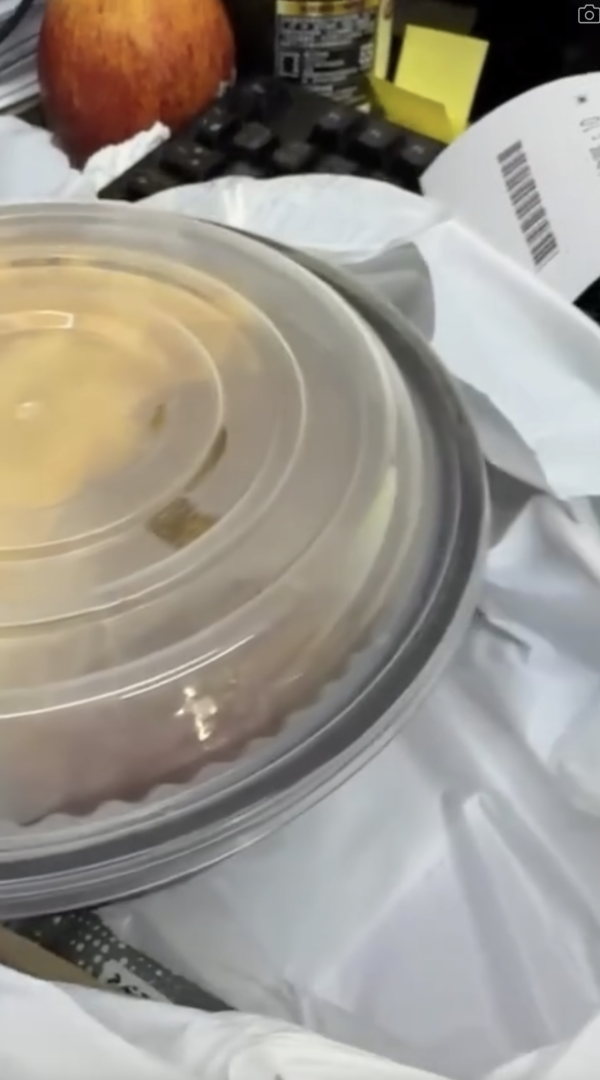葵涌華姐冰室爆沙嗲米粉附初生老鼠BB！活生生浸在醬汁4肢擺動／食環署上門處理