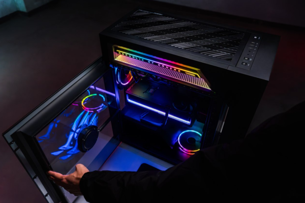 限量預購18部！ASUS ROG G1000即日起開放預購 全球首創3D全息投影機箱 + 雙AMD 3D V-Cache加持