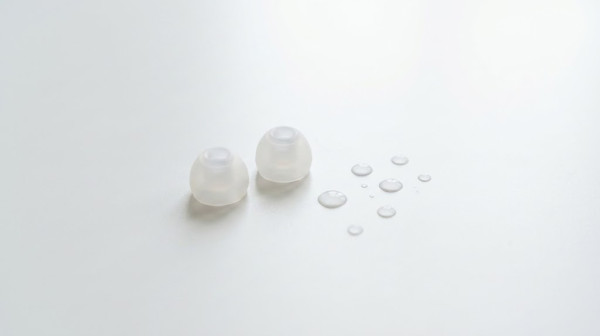 AirPods 等耳機幾耐未洗？耳仔痕、悶塞、有異味要小心 醫生：勿亂挖耳【附 5 分鐘清潔教學＋安全音量貼士】