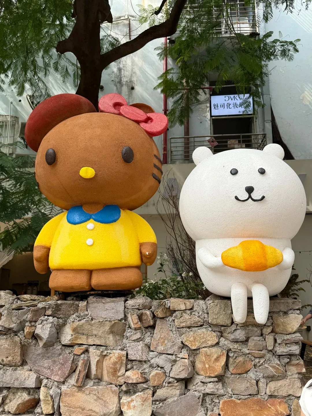 深圳福田紅楓庭院咖啡店爆紅！人均起打卡日系秋色、巨型Hello Kitty 