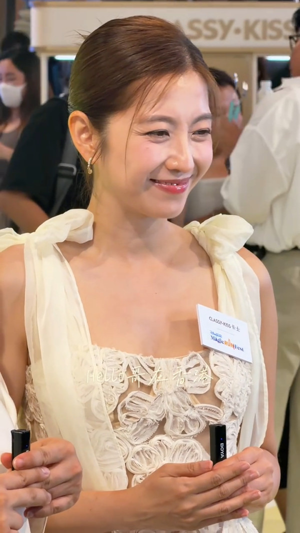 45岁陈自瑶近镜生图爆现鱼尾纹！网友疯传掀两极论战：出卖年龄vs自然老去