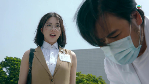 《死有对证》首播｜陈晓华演面懵心精正能量法医新手！笑脸迎战Mean爆上司韦家雄拎晒符