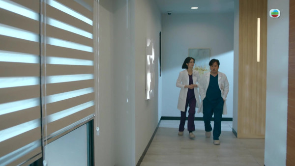 《死有对证》首播｜陈晓华演面懵心精正能量法医新手！笑脸迎战Mean爆上司韦家雄拎晒符