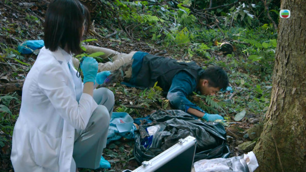 《死有对证》首播｜陈晓华演面懵心精正能量法医新手！笑脸迎战Mean爆上司韦家雄拎晒符
