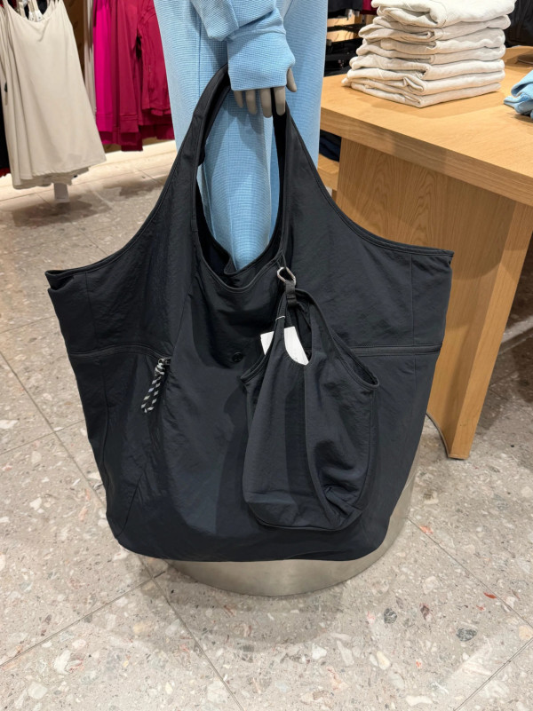 lululemon巨型包裝得落人!網民笑買咗唔使租屋?揭80L官方設計功能