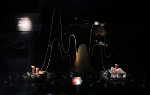 圖片來源:深圳珠寶博物館官網(www.jewelrymuseumsz.com) 深圳羅湖首間珠寶主題博物館免費入場!近距離睇金雕螞蟻聚寶盆+天然寶石礦標