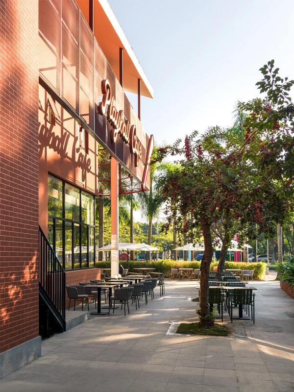 深圳福田美式復古棒球Cafe！紅棕色建築設計、運動休憩一站式體驗 