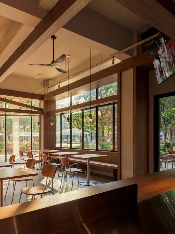 深圳福田美式復古棒球Cafe！紅棕色建築設計、運動休憩一站式體驗 