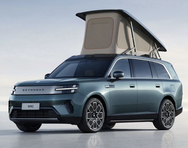 造車變造屋？ 小米澎程N90 Max 2.2米高挑頂艙加270度視野 現場示範「六車壓頂」抗壓測試 僅$2X萬