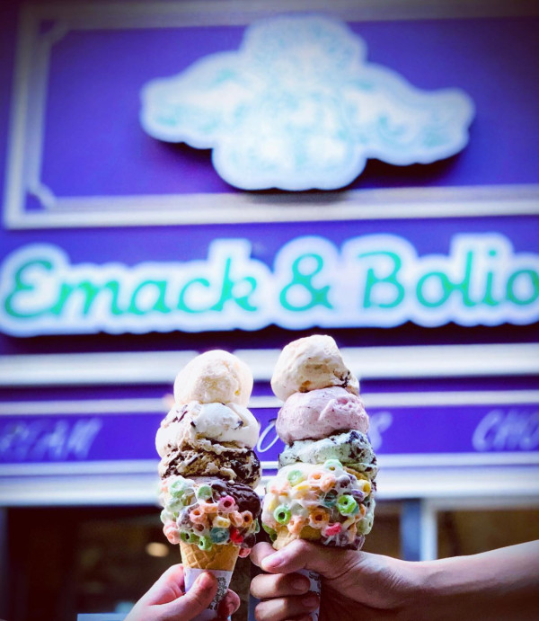美式冰淇淋店Emack & Bolio's重返香港!中环再现招牌巨型层层叠冰淇淋