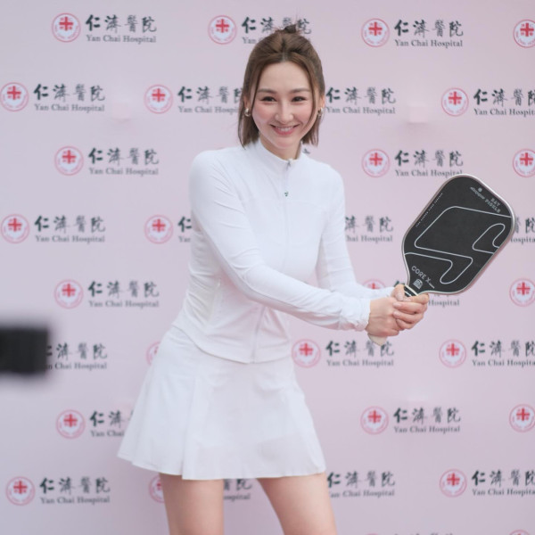 高海宁亲笔签名小卡炒至5位数天价！升价400倍极夸张惹网友热议：有人买吗？