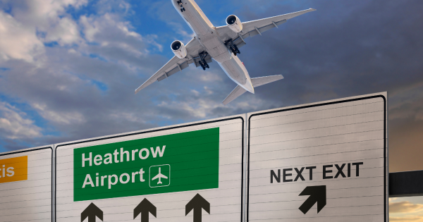 英國空中交通管制系統突發故障 全國逾千航班取消 希斯路機場混亂恐持續