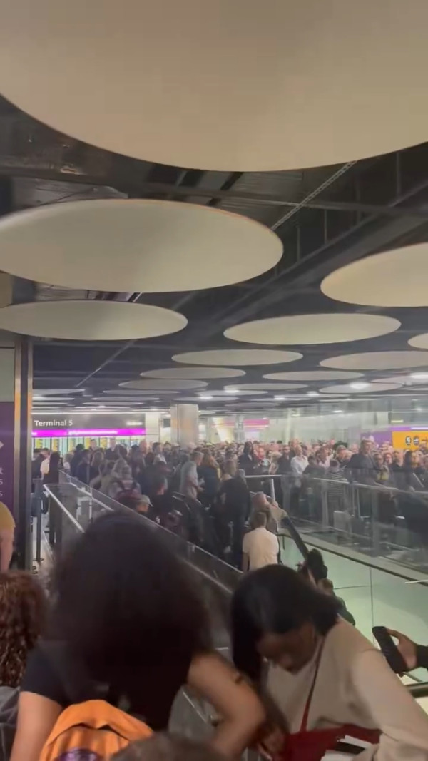 英國空中交通管制系統突發故障 全國逾千航班取消 希斯路機場混亂恐持續