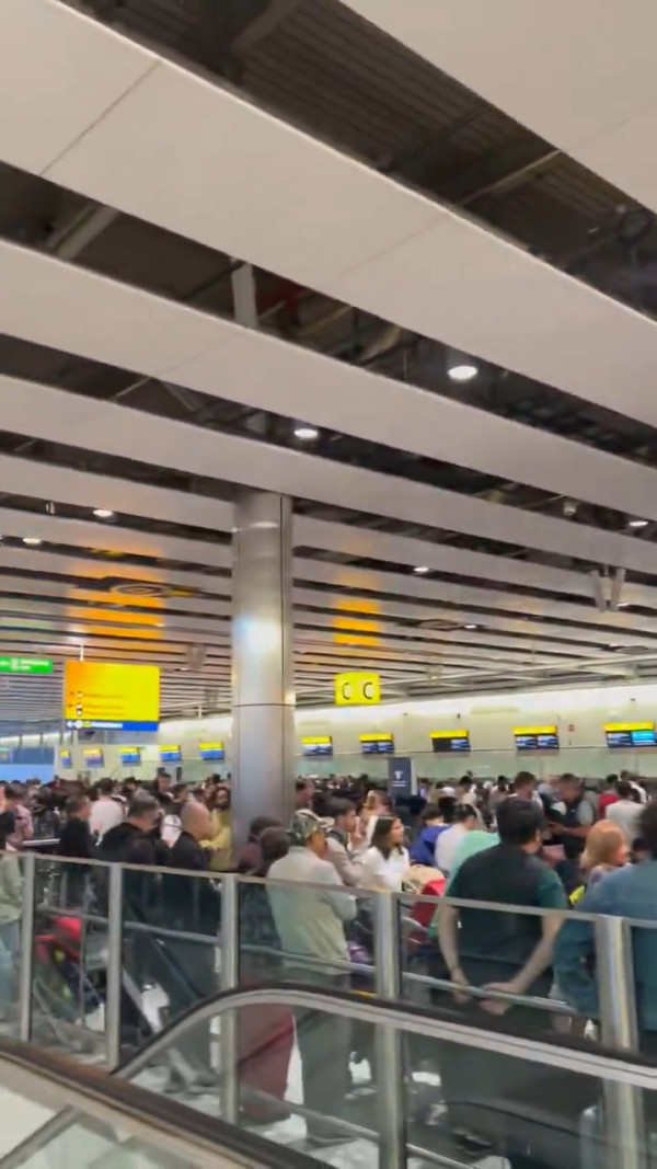 英國空中交通管制系統突發故障 全國逾千航班取消 希斯路機場混亂恐持續