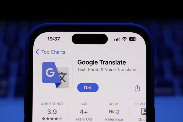 旅遊演講必備神助手！Google 翻譯推 2 大新功能：iOS 終於支援免耳機「靠耳即聽」【即睇新功能】