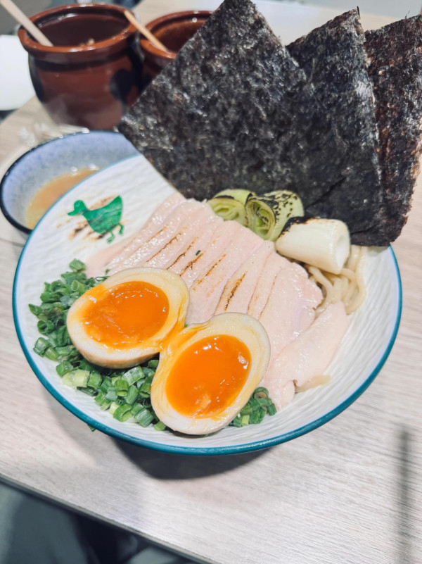 爆紅平價拉麵「鴨蔥自家製拉麵」進駐西九龍中心！招牌8小時原隻米鴨熬湯配炙燒慢煮鴨胸