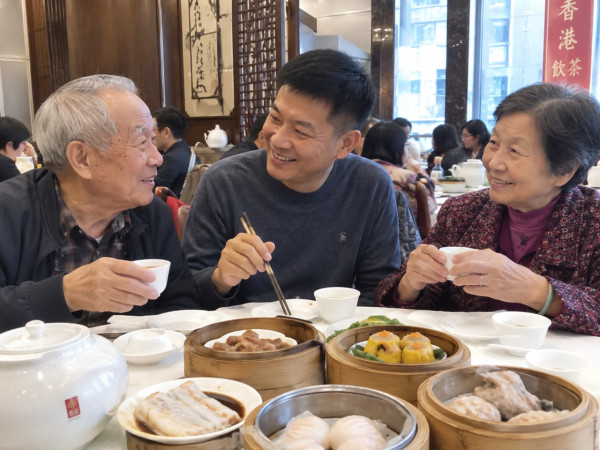 內地新移民稱「港式孝順」掀文化衝擊！ 港人成年自立、必給家用？ 拆解兩地3大觀念差異 