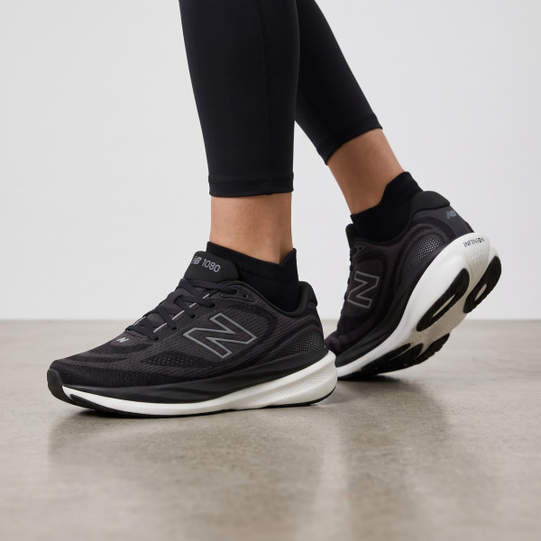 圖片來源:AI示意圖 遊日必買|New Balance1080v15緩震暴走神鞋 減輕足部負擔!日本入手平過香港近0