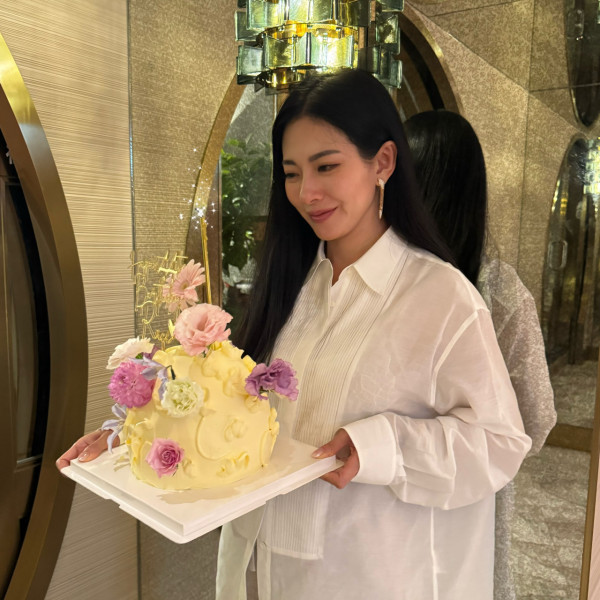 44歲千禧女神息影後近況曝光外貌極凍齡 嫁富商育兩子白手起家變女強人