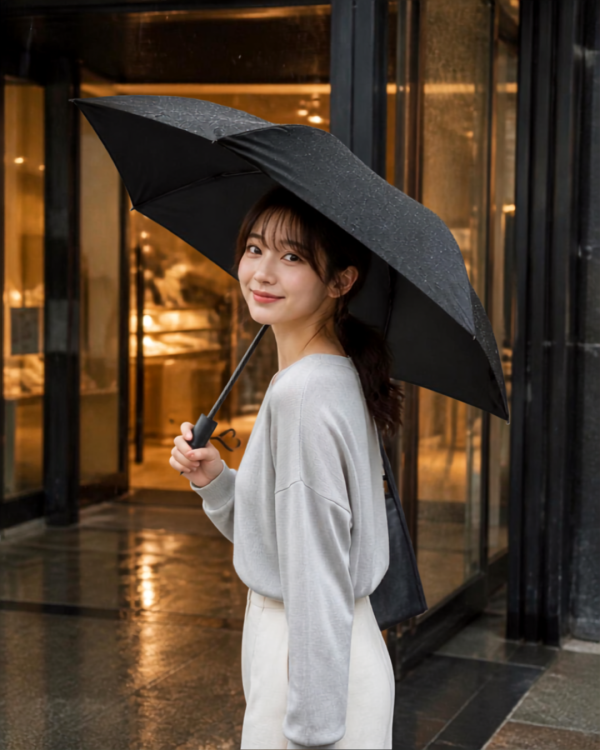 落雨搭車收傘不再濕身!韓國DAISO推出「反向全自動三段傘」起 濕面向內收設計超貼心