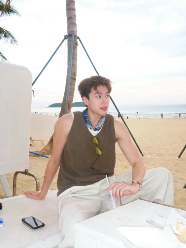 湯洛雯靚仔表弟轉型做旅遊KOL!開小紅書拍VLOG勁吸逾4萬粉絲