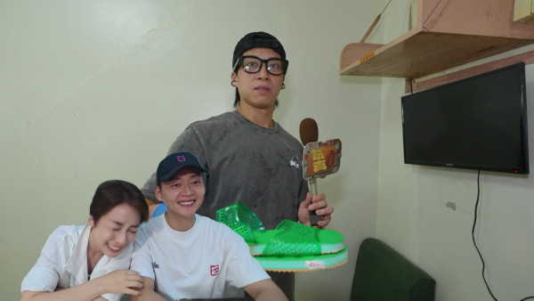 試真D唷｜吳業坤聞發霉廁所拖鞋連環作嘔 綜藝感爆發衝出走火通道江美儀笑翻