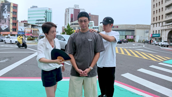 試真D唷｜吳業坤聞發霉廁所拖鞋連環作嘔 綜藝感爆發衝出走火通道江美儀笑翻