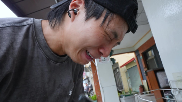 試真D唷｜吳業坤聞發霉廁所拖鞋連環作嘔 綜藝感爆發衝出走火通道江美儀笑翻