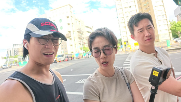 試真D唷｜吳業坤聞發霉廁所拖鞋連環作嘔 綜藝感爆發衝出走火通道江美儀笑翻