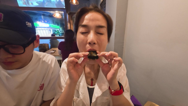 試真D唷｜吳業坤聞發霉廁所拖鞋連環作嘔 綜藝感爆發衝出走火通道江美儀笑翻