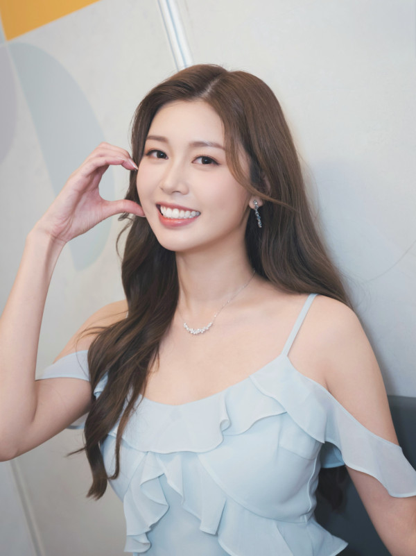 六合彩坏机|主持人李芷晴超强应变临危不乱!亲曝每年紧急演习内幕“搅到一半坏机”怎么算?