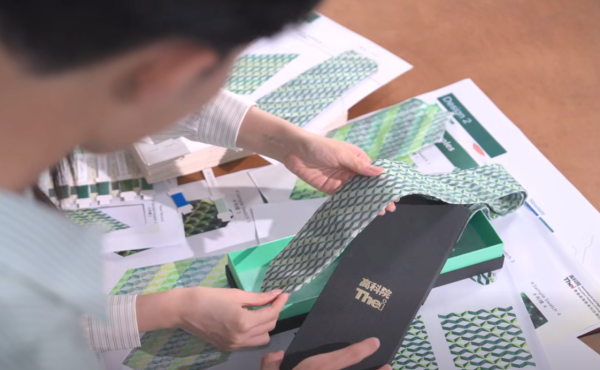 施政报告2026|李家超率先公开周三衣着细节 揭蓝色徽章绿领带背后大局