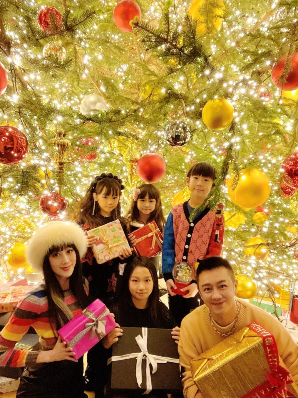 陈浩民直播斥太太蒋丽莎“贪得无厌”，反被翻旧账扯火怒爆曾送楼给前女友