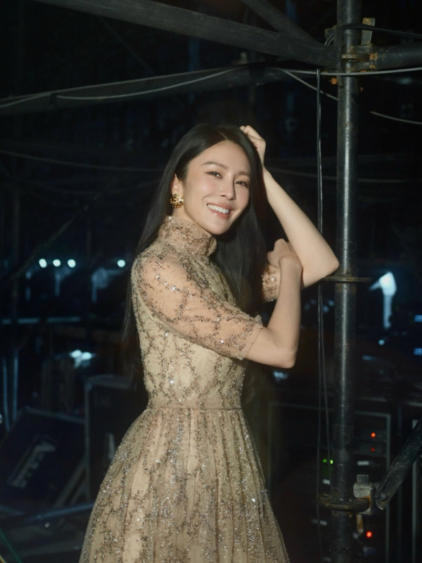 张曦雯被公审耍大牌凶吓路人删相？网友斥“18线女星”，一关键证据流出揭真相