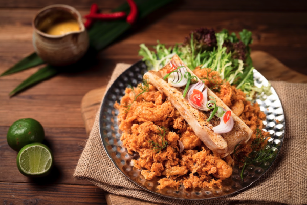 中環美食 | 高級泰菜餐廳進駐中環！招牌牛肋骨船麵/冬蔭功海鮮粥/泰式無骨鳳爪