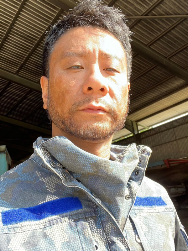 43歲失婚男藝人無預警公開新戀情！認愛圈外女友罕有放閃面貼面親密合照