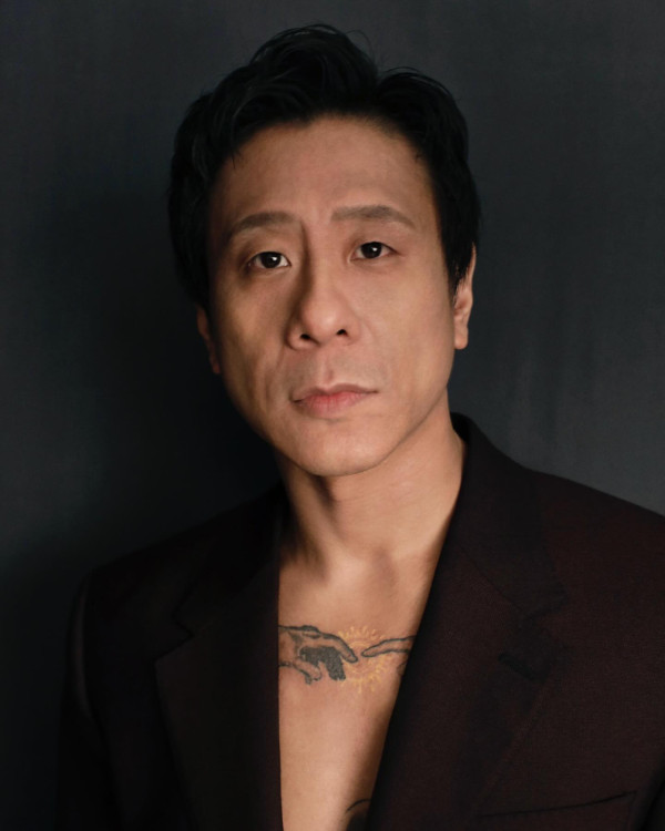 43歲失婚男藝人無預警公開新戀情！認愛圈外女友罕有放閃面貼面親密合照