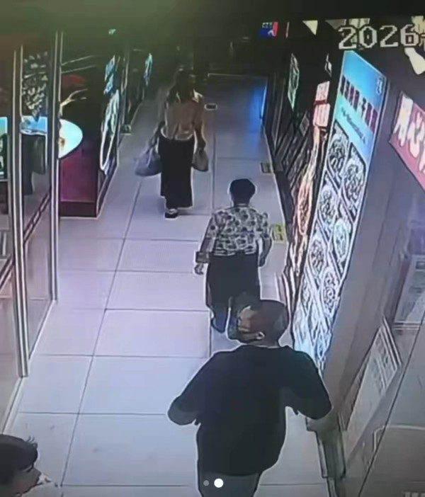 廣州番禺火鍋店外突發持刀傷人案 35歲疑犯當場被捕 警方表示傷者無生命危險
