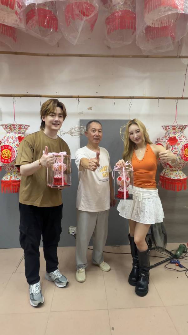 洪卓立许靖韵东莞巡唱圆满落幕！亲制非遗花灯大派福利 预告2027年开启Part 2