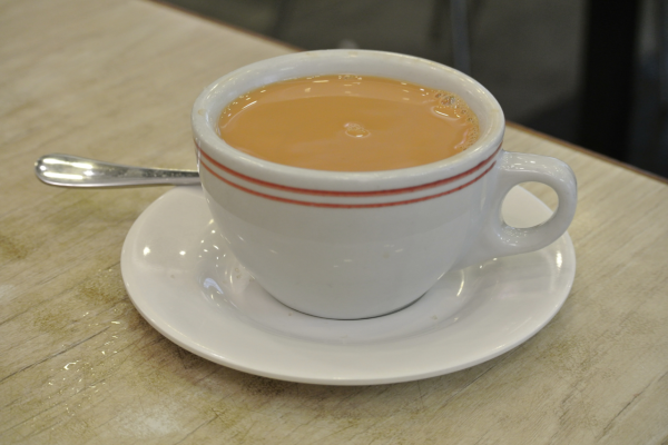 茶記奶茶點解越飲越淡？港人怒轟變糖水／內行拆解3退步原因：預製奶茶出事