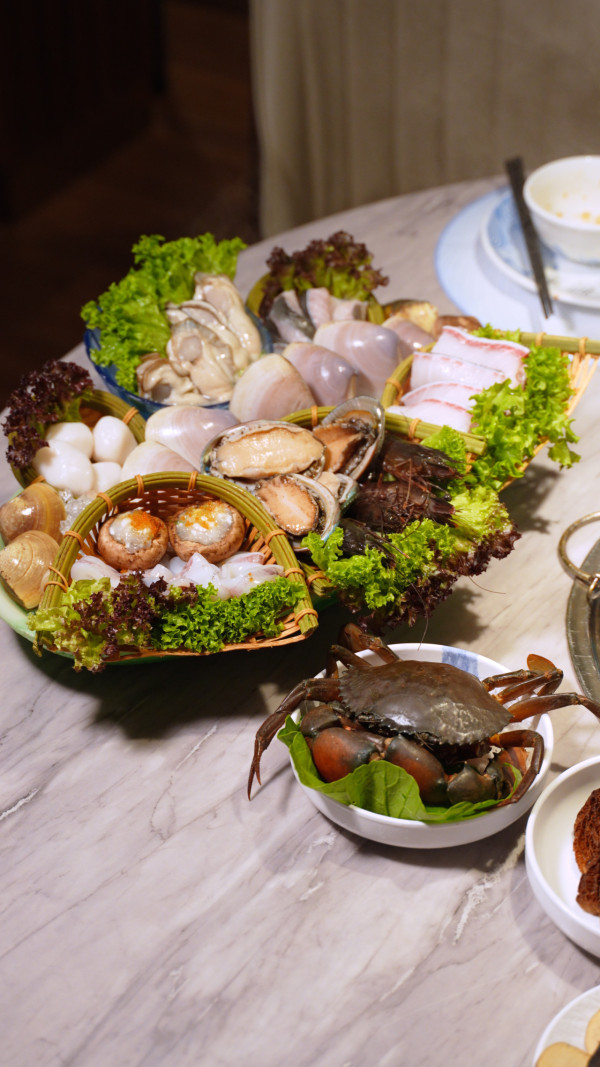$448 無限時任飲仼食雞煲邊爐放題  1.5米巨型刺身船／18款小食／得獎宮崎和牛