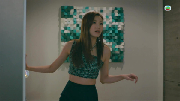 死有对证｜吴若希被误认妓女时尚打扮获赞衣架身材 陈晓华十指托眼镜可爱爆灯