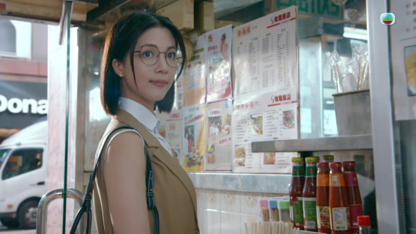 死有对证｜吴若希被误认妓女时尚打扮获赞衣架身材 陈晓华十指托眼镜可爱爆灯