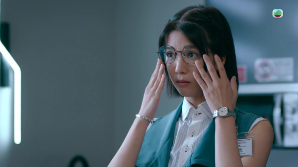 死有对证｜吴若希被误认妓女时尚打扮获赞衣架身材 陈晓华十指托眼镜可爱爆灯